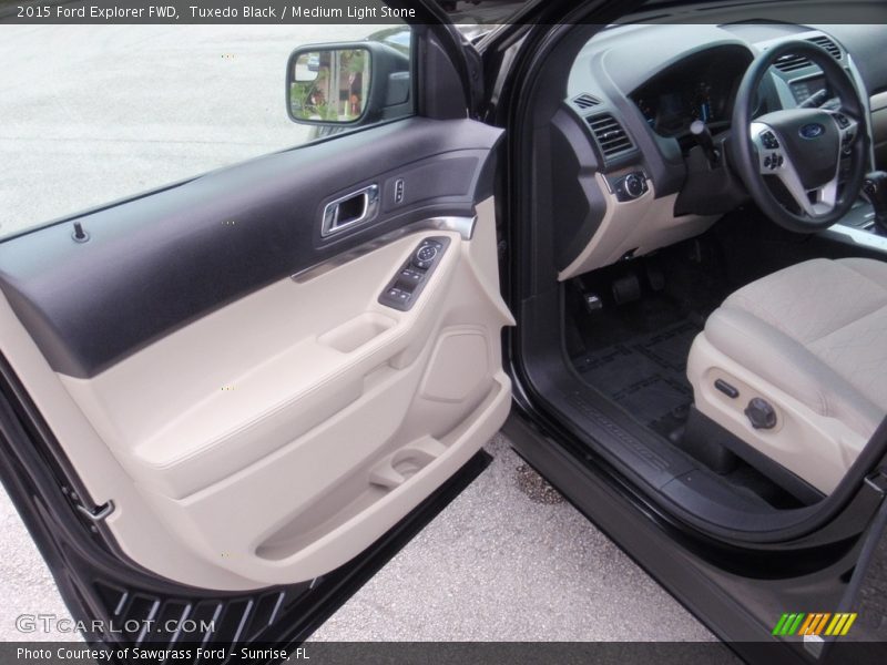 Tuxedo Black / Medium Light Stone 2015 Ford Explorer FWD