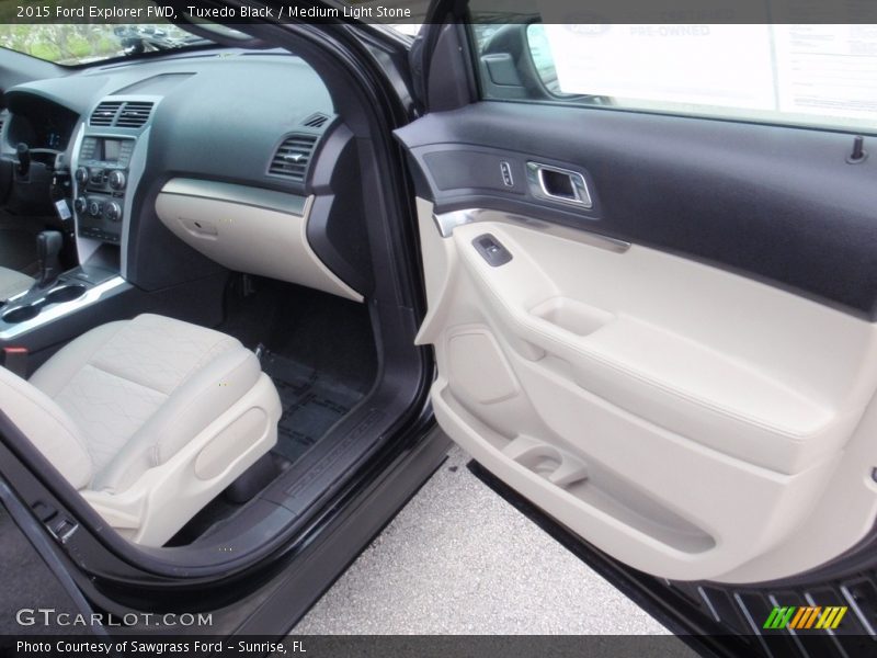 Tuxedo Black / Medium Light Stone 2015 Ford Explorer FWD