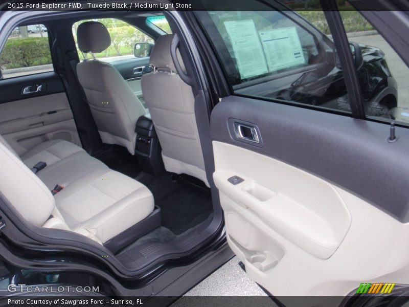 Tuxedo Black / Medium Light Stone 2015 Ford Explorer FWD