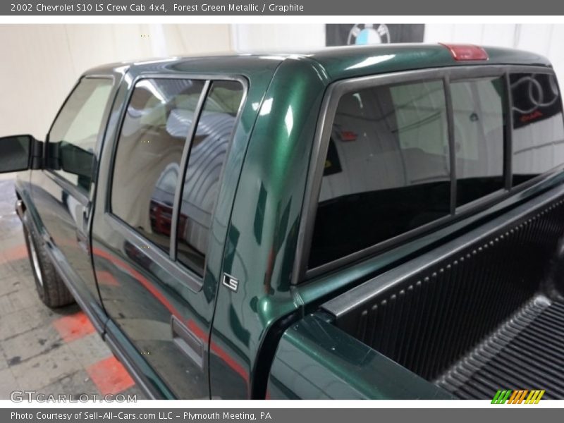 Forest Green Metallic / Graphite 2002 Chevrolet S10 LS Crew Cab 4x4