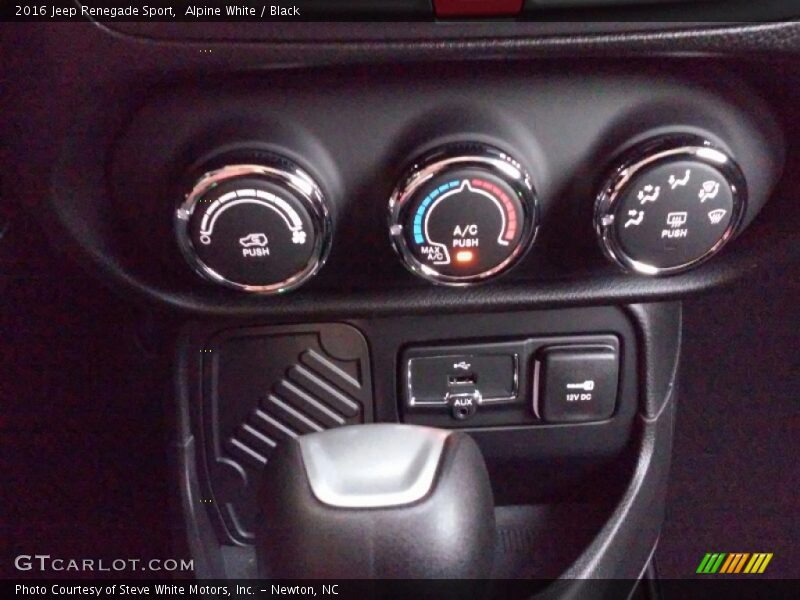 Alpine White / Black 2016 Jeep Renegade Sport