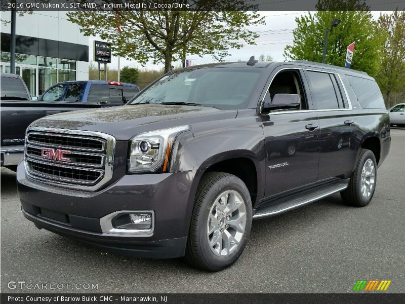 Front 3/4 View of 2016 Yukon XL SLT 4WD