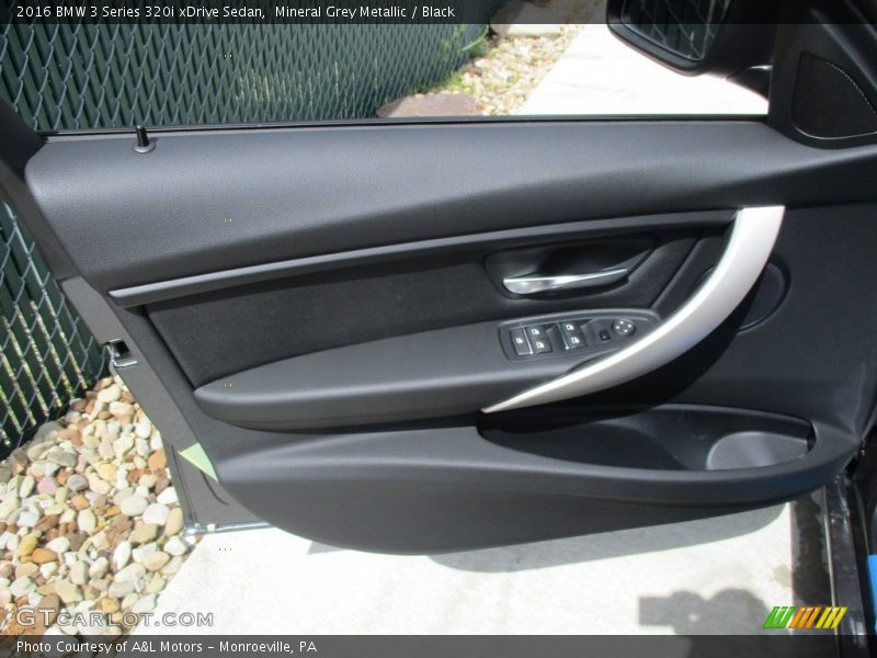 Mineral Grey Metallic / Black 2016 BMW 3 Series 320i xDrive Sedan