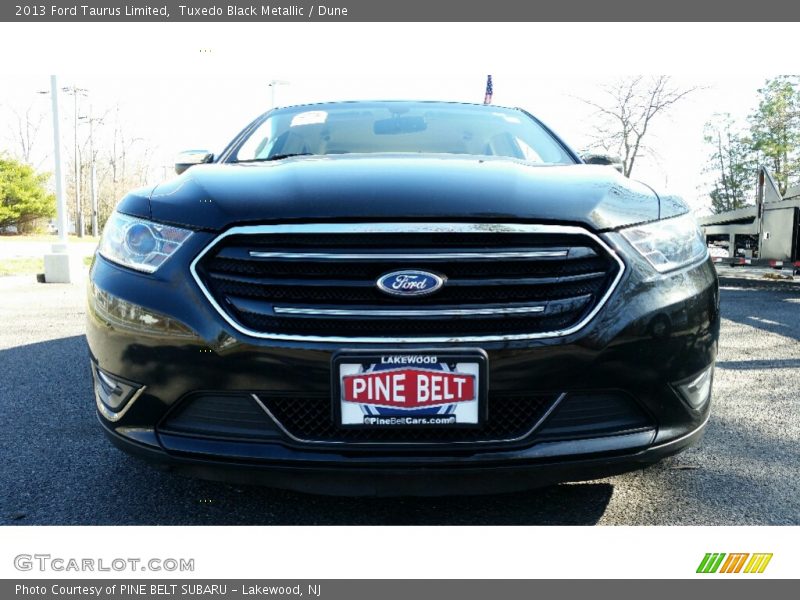 Tuxedo Black Metallic / Dune 2013 Ford Taurus Limited