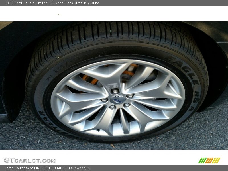 Tuxedo Black Metallic / Dune 2013 Ford Taurus Limited