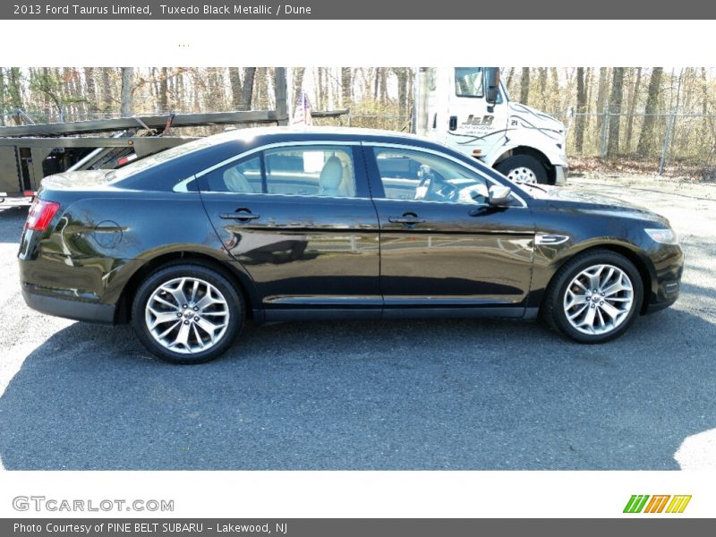 Tuxedo Black Metallic / Dune 2013 Ford Taurus Limited