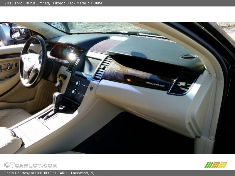 Tuxedo Black Metallic / Dune 2013 Ford Taurus Limited