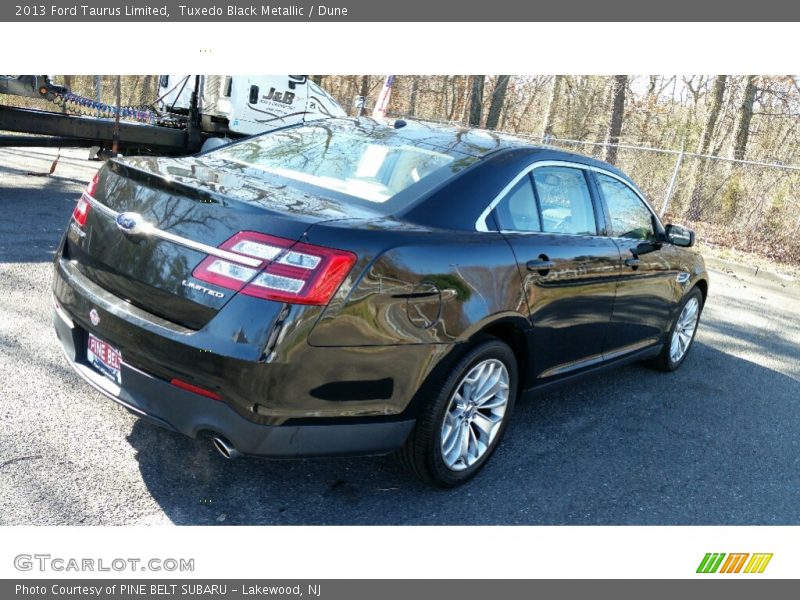 Tuxedo Black Metallic / Dune 2013 Ford Taurus Limited