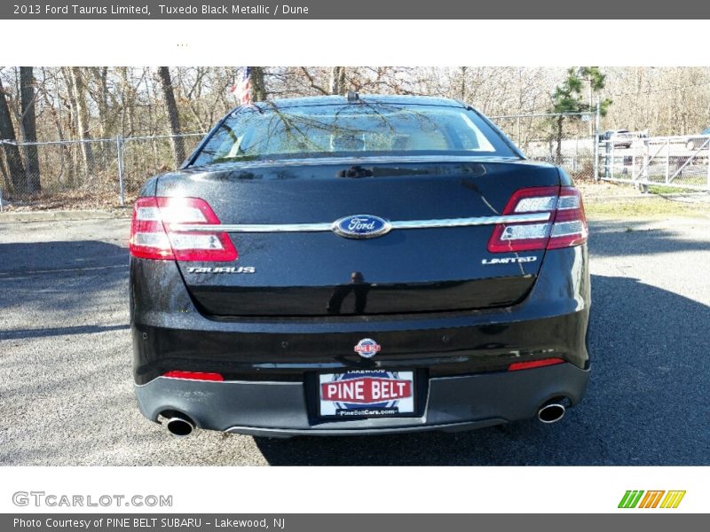 Tuxedo Black Metallic / Dune 2013 Ford Taurus Limited
