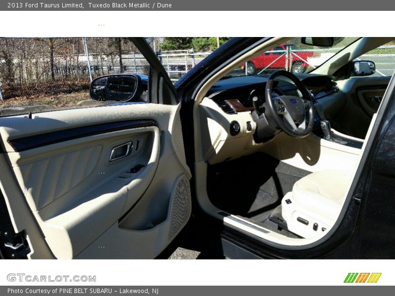 Tuxedo Black Metallic / Dune 2013 Ford Taurus Limited
