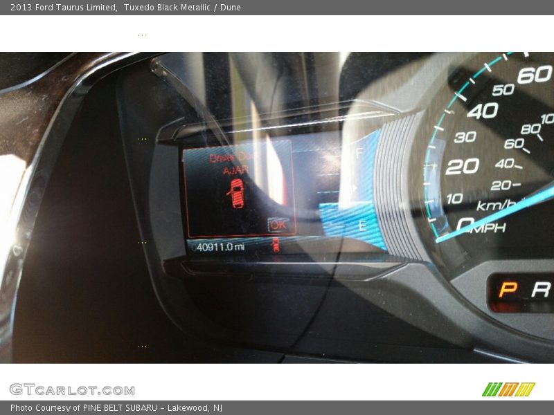 Tuxedo Black Metallic / Dune 2013 Ford Taurus Limited