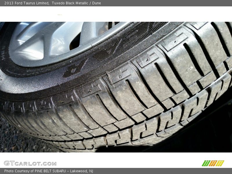 Tuxedo Black Metallic / Dune 2013 Ford Taurus Limited
