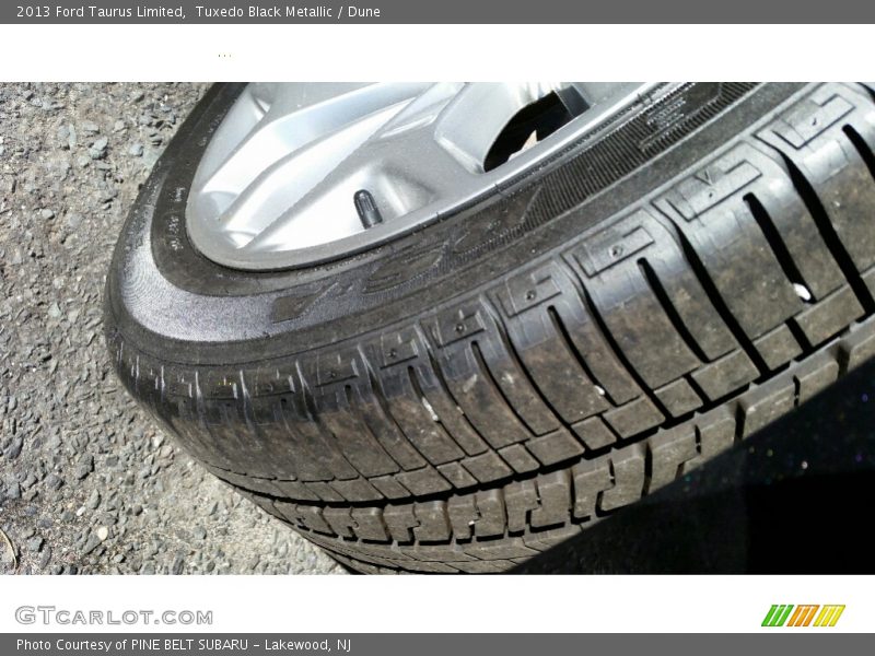 Tuxedo Black Metallic / Dune 2013 Ford Taurus Limited