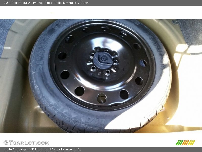 Tuxedo Black Metallic / Dune 2013 Ford Taurus Limited