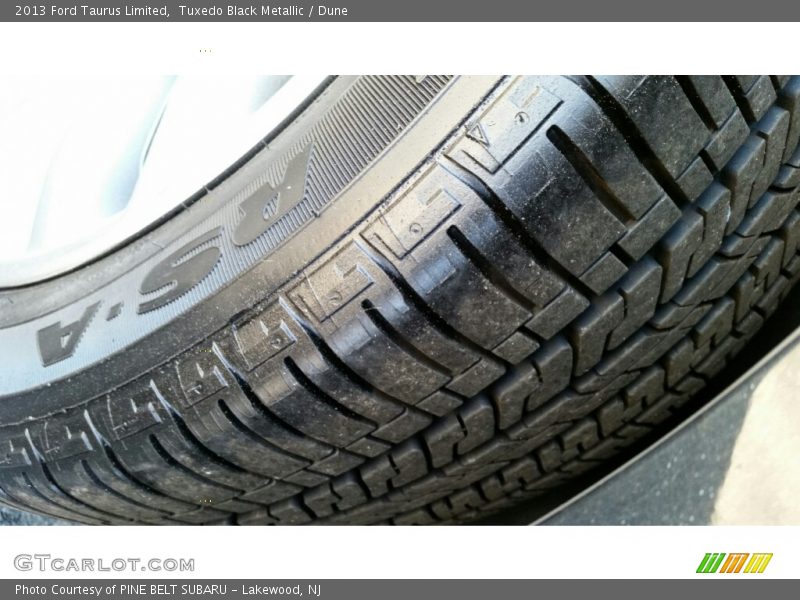 Tuxedo Black Metallic / Dune 2013 Ford Taurus Limited