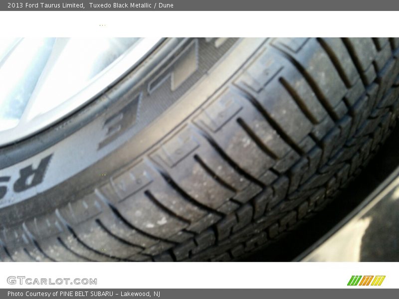 Tuxedo Black Metallic / Dune 2013 Ford Taurus Limited