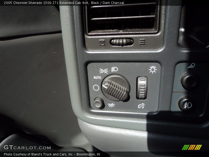 Black / Dark Charcoal 2005 Chevrolet Silverado 1500 Z71 Extended Cab 4x4