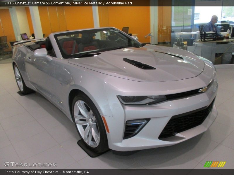Front 3/4 View of 2016 Camaro SS Convertible