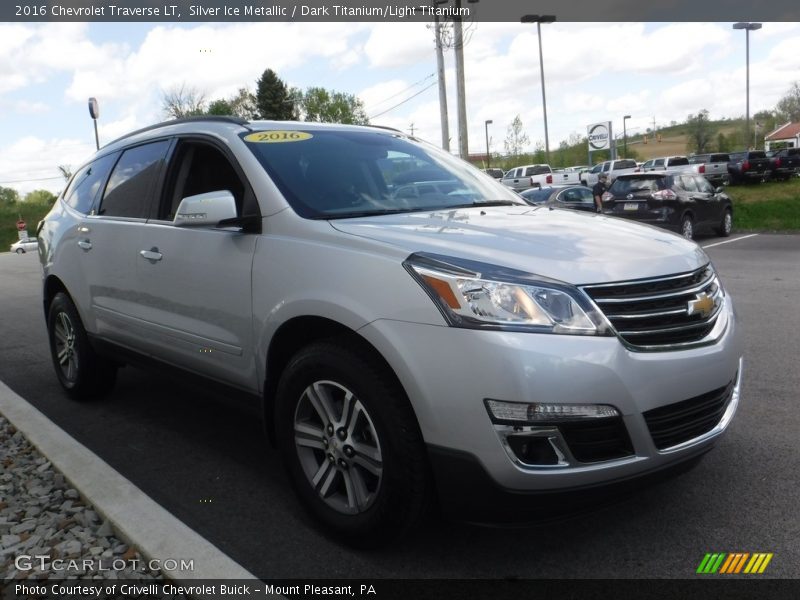 Silver Ice Metallic / Dark Titanium/Light Titanium 2016 Chevrolet Traverse LT