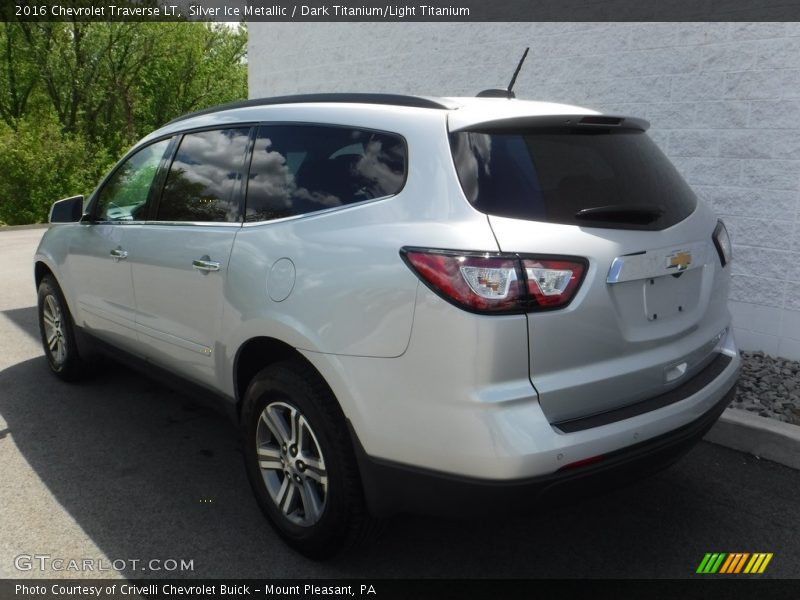 Silver Ice Metallic / Dark Titanium/Light Titanium 2016 Chevrolet Traverse LT
