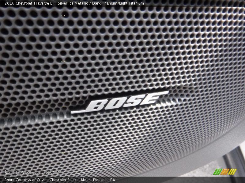 Silver Ice Metallic / Dark Titanium/Light Titanium 2016 Chevrolet Traverse LT