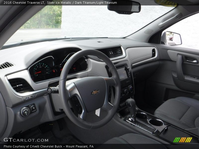 Silver Ice Metallic / Dark Titanium/Light Titanium 2016 Chevrolet Traverse LT