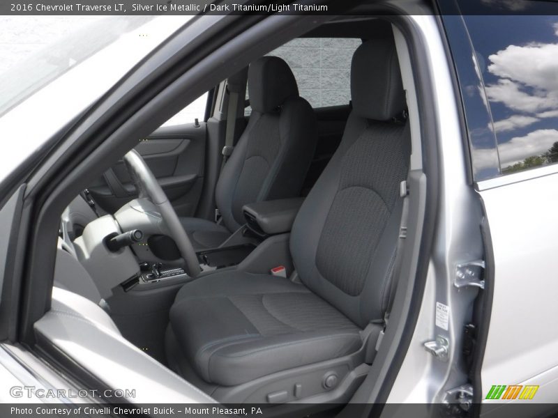 Silver Ice Metallic / Dark Titanium/Light Titanium 2016 Chevrolet Traverse LT