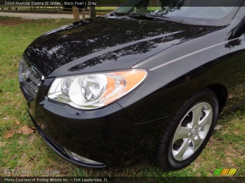 Black Pearl / Gray 2009 Hyundai Elantra SE Sedan