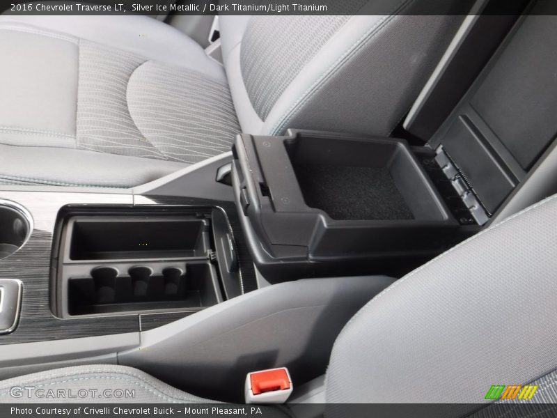 Silver Ice Metallic / Dark Titanium/Light Titanium 2016 Chevrolet Traverse LT