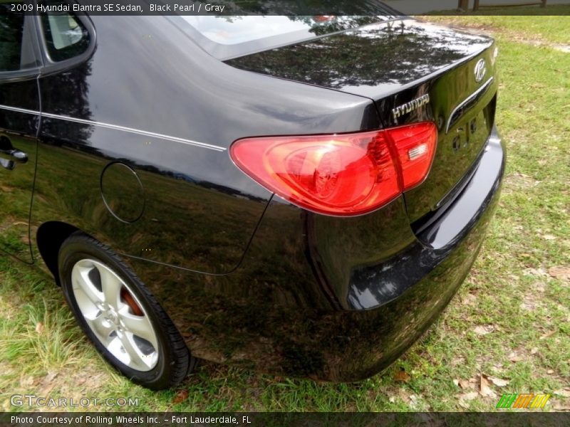 Black Pearl / Gray 2009 Hyundai Elantra SE Sedan