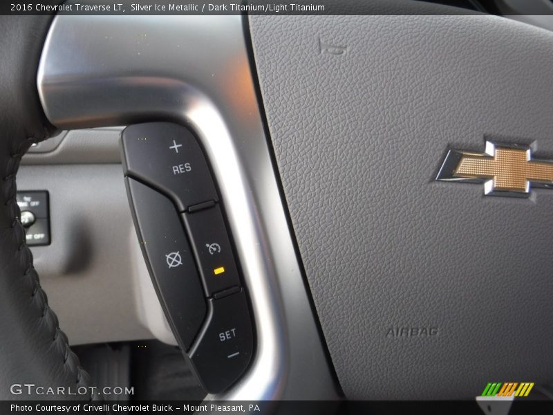 Silver Ice Metallic / Dark Titanium/Light Titanium 2016 Chevrolet Traverse LT