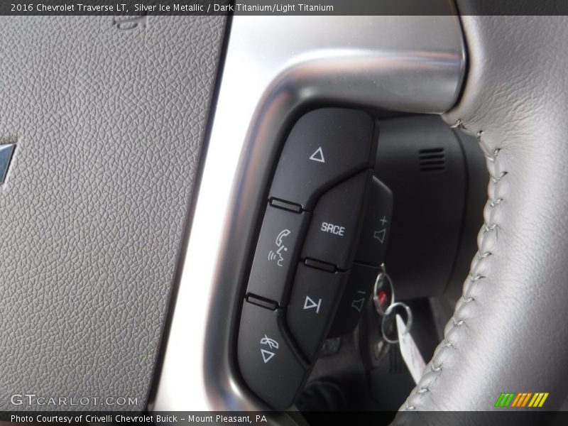 Silver Ice Metallic / Dark Titanium/Light Titanium 2016 Chevrolet Traverse LT