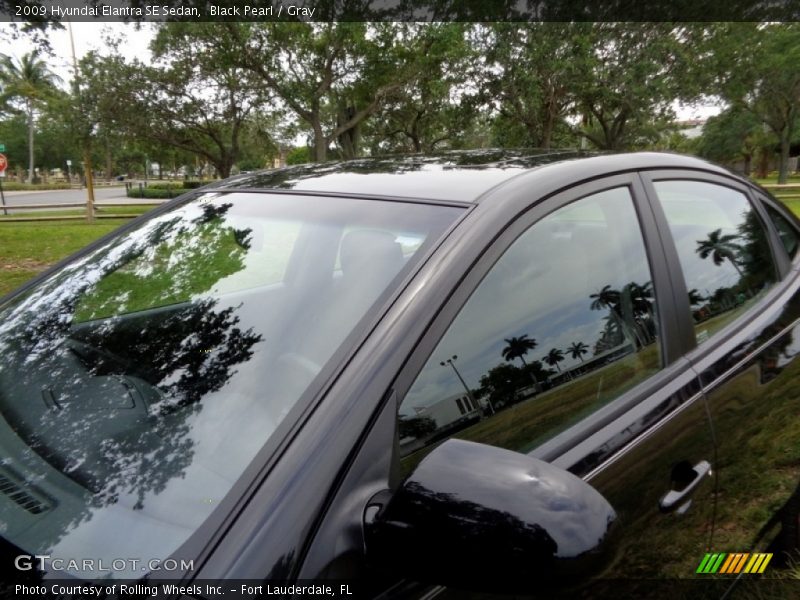 Black Pearl / Gray 2009 Hyundai Elantra SE Sedan