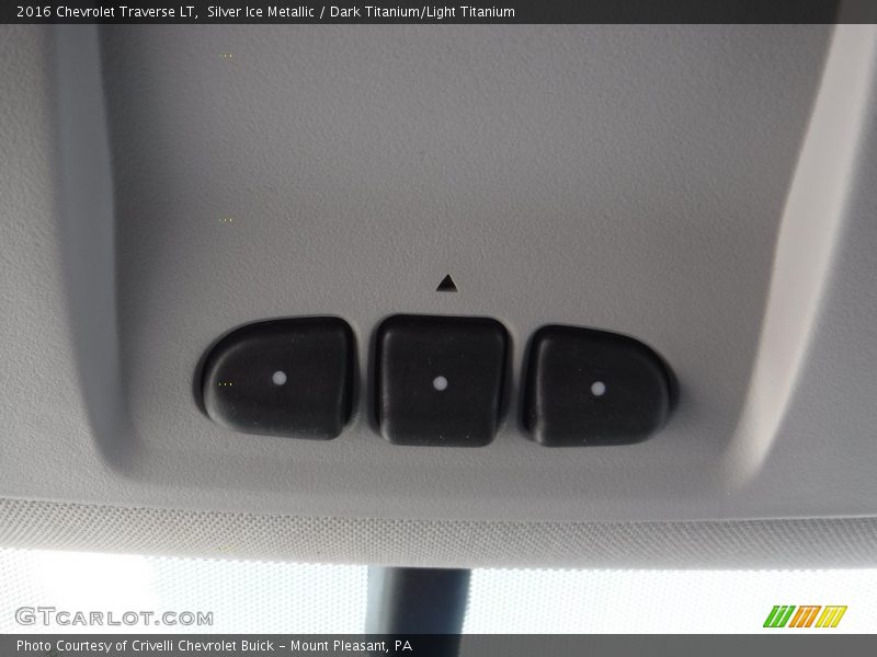 Silver Ice Metallic / Dark Titanium/Light Titanium 2016 Chevrolet Traverse LT