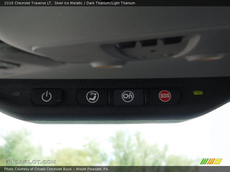Silver Ice Metallic / Dark Titanium/Light Titanium 2016 Chevrolet Traverse LT
