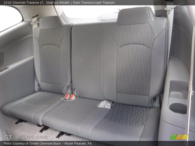 Silver Ice Metallic / Dark Titanium/Light Titanium 2016 Chevrolet Traverse LT