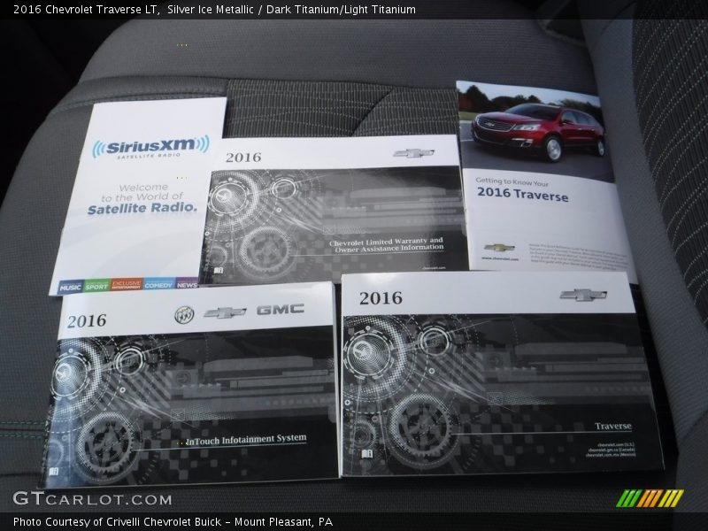 Silver Ice Metallic / Dark Titanium/Light Titanium 2016 Chevrolet Traverse LT
