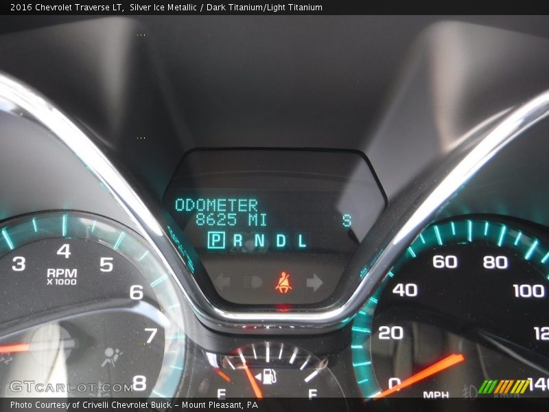 Silver Ice Metallic / Dark Titanium/Light Titanium 2016 Chevrolet Traverse LT