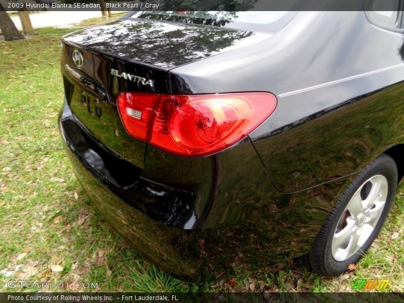 Black Pearl / Gray 2009 Hyundai Elantra SE Sedan