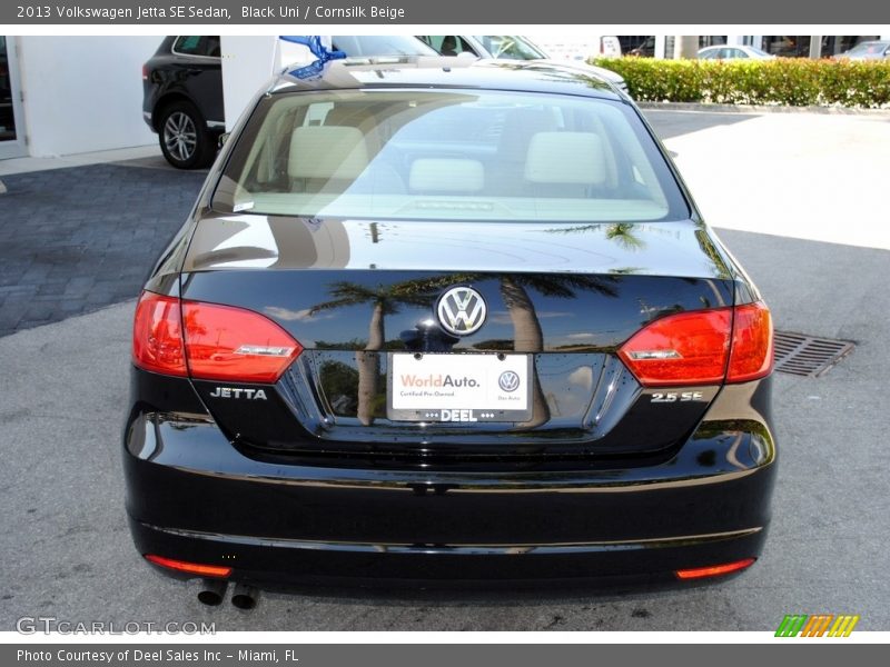 Black Uni / Cornsilk Beige 2013 Volkswagen Jetta SE Sedan