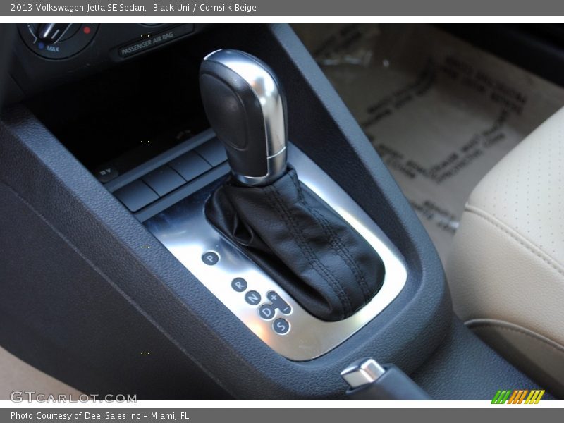 Black Uni / Cornsilk Beige 2013 Volkswagen Jetta SE Sedan