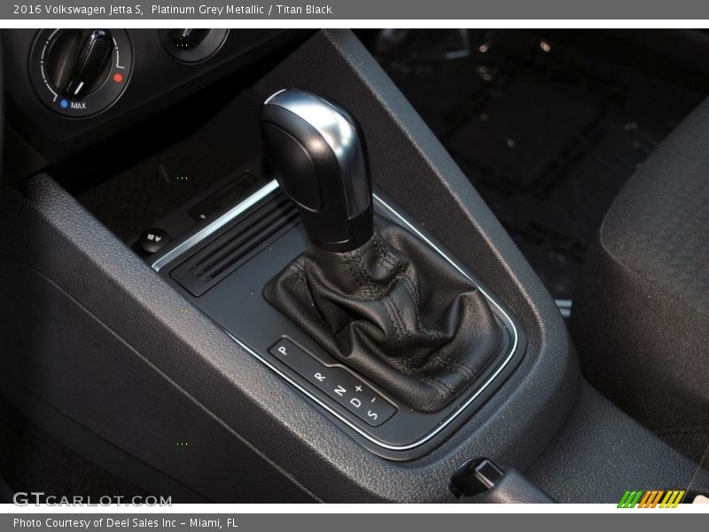 Platinum Grey Metallic / Titan Black 2016 Volkswagen Jetta S
