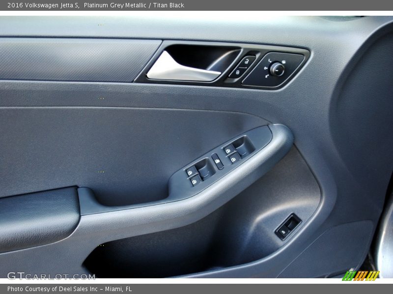 Platinum Grey Metallic / Titan Black 2016 Volkswagen Jetta S