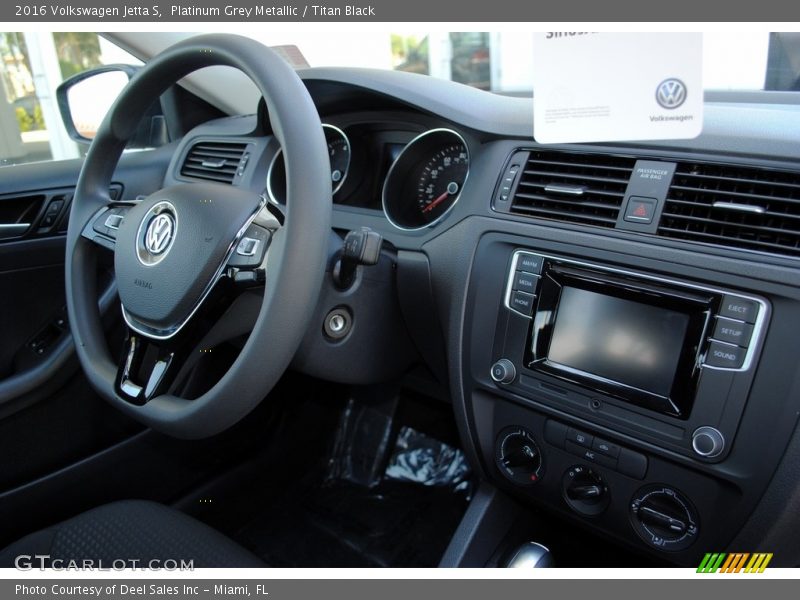 Platinum Grey Metallic / Titan Black 2016 Volkswagen Jetta S