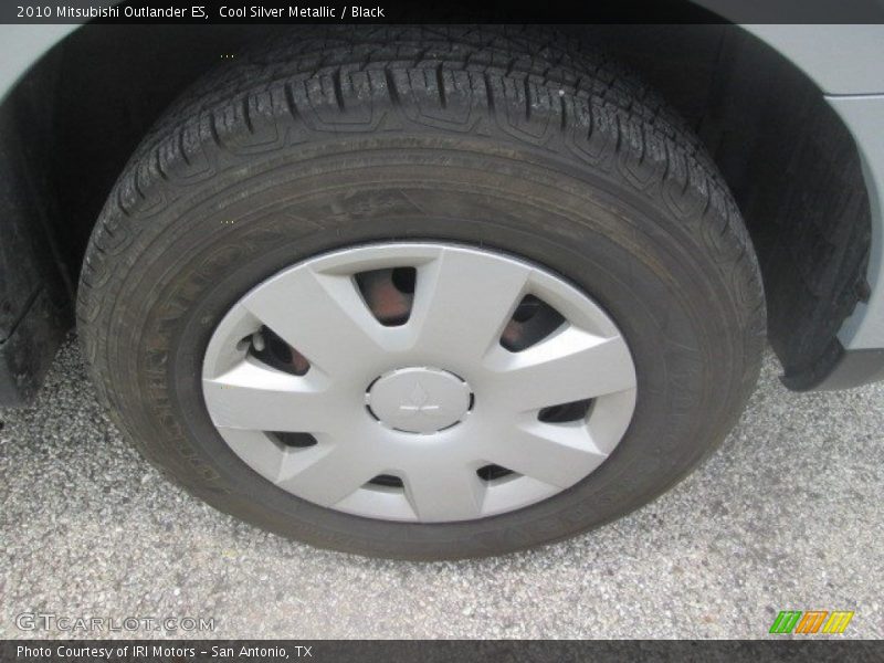 Cool Silver Metallic / Black 2010 Mitsubishi Outlander ES