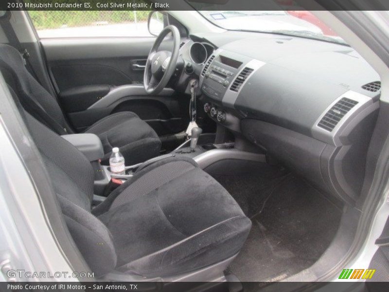 Cool Silver Metallic / Black 2010 Mitsubishi Outlander ES
