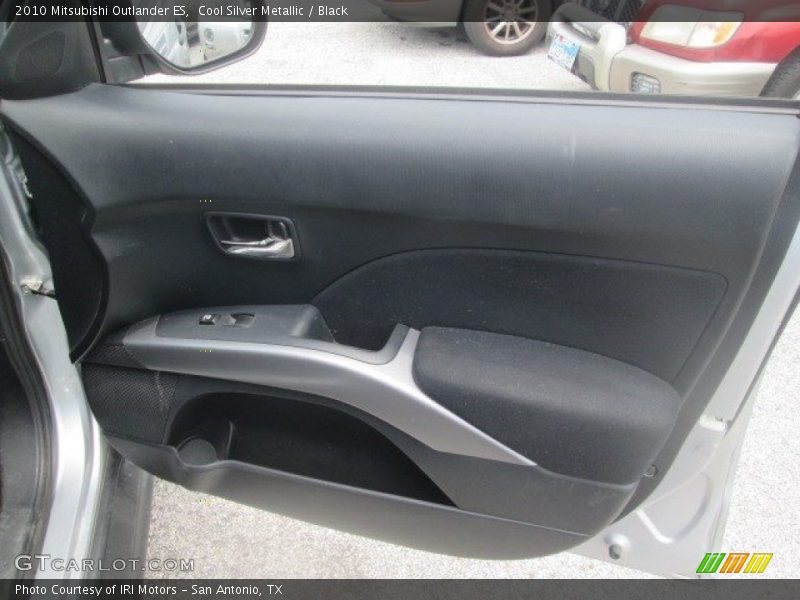 Cool Silver Metallic / Black 2010 Mitsubishi Outlander ES