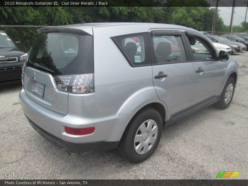 Cool Silver Metallic / Black 2010 Mitsubishi Outlander ES