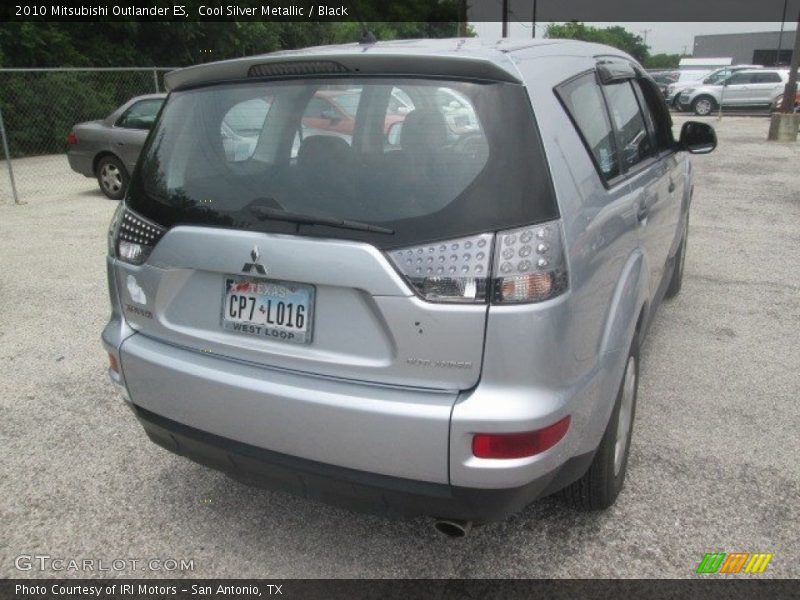 Cool Silver Metallic / Black 2010 Mitsubishi Outlander ES