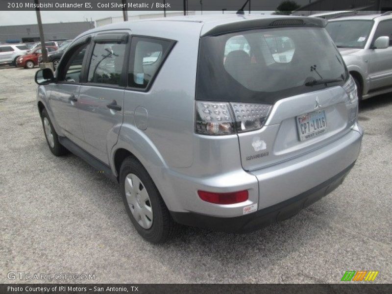 Cool Silver Metallic / Black 2010 Mitsubishi Outlander ES